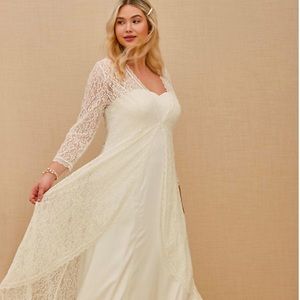 Ivory Scalloped Duster (Ever After Collection)
